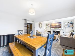 Lounge/Diner- click for photo gallery